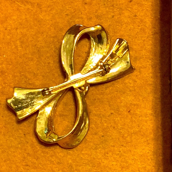 Bow Pin - Picture 2 of 3